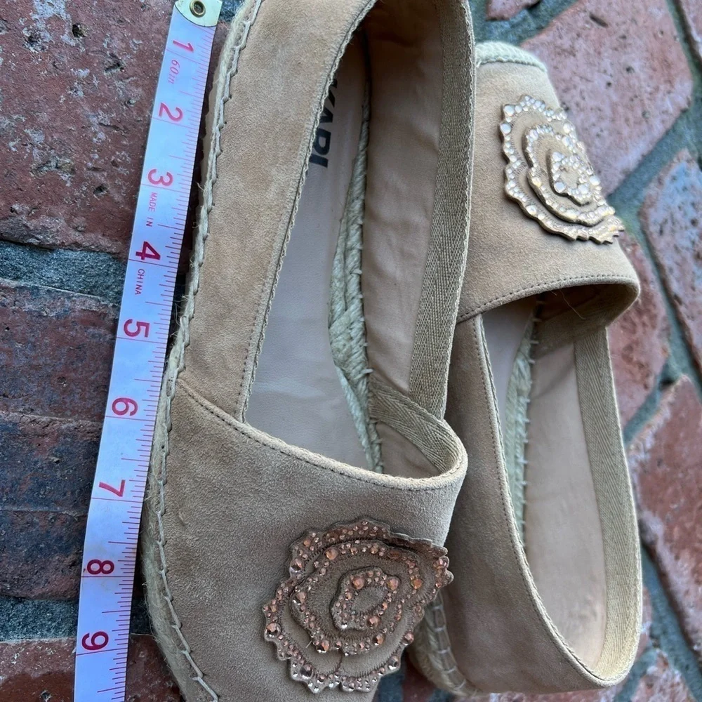 Karl Lagerfeld🛍Neutral Khaki Canvas Espadrilles Sequin Floral Detail🛍EUC - Picture 4 of 9